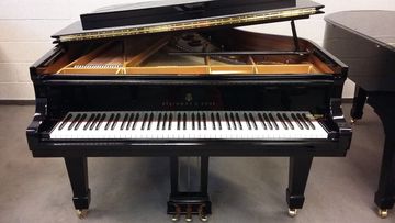 STEINWAY & SONS O