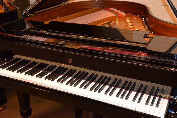 STEINWAY & SONS A