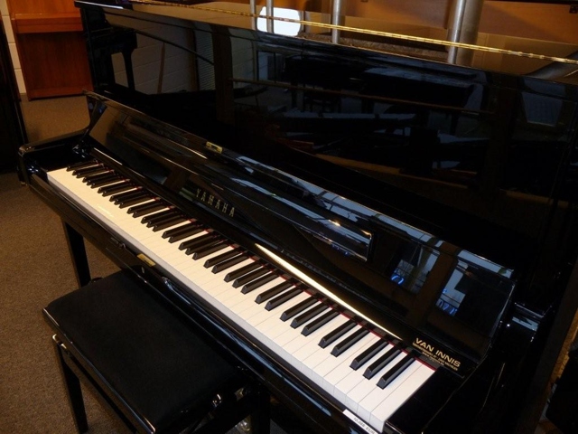 Piano's Van Innis - Tweedehands Yamahe Buffetpiano