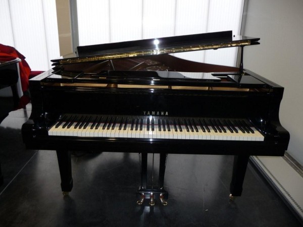 Piano Van Innis - Piano's Van Innis - Second-hand Yamaha grand piano