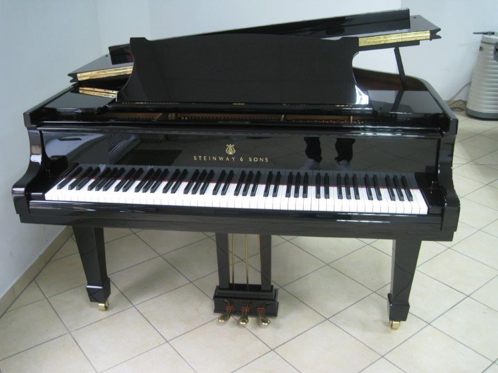 STEINWAY & SONS