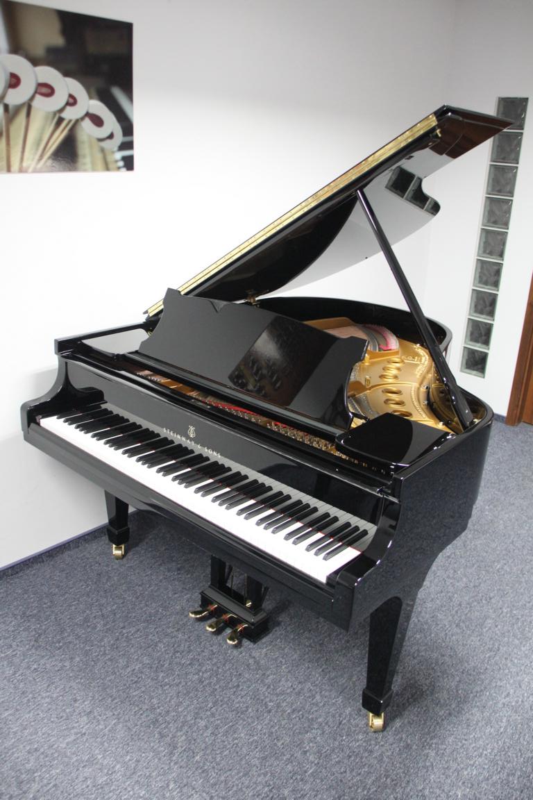 STEINWAY & SONS