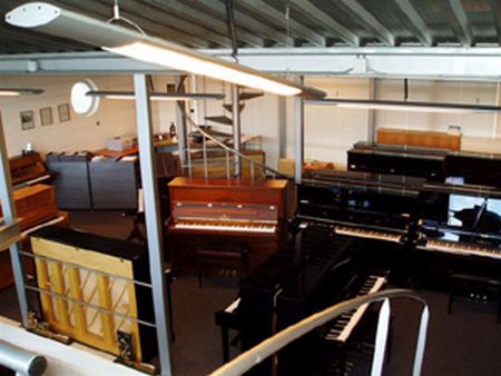 Piano's Van Innis - Winkel boven